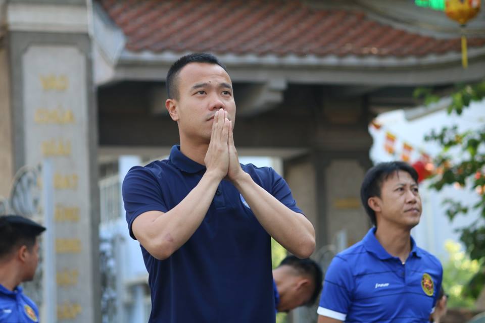 CLB Sài Gòn nhờ nhà sư làm phép trước thềm V.League 2019