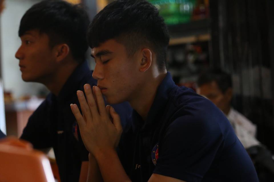 CLB Sài Gòn nhờ nhà sư làm phép trước thềm V.League 2019