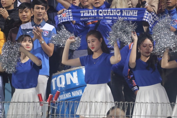 Bùi Tiến Dũng ngắm nhìn CLB Hà Nội đè bẹp Quảng Ninh ở trận ra quân V.League 2019