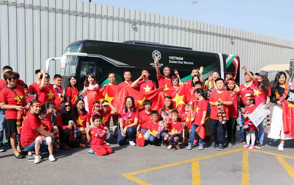 Tuyển Việt Nam được chào đón nồng nhiệt khi đặt chân đến UAE