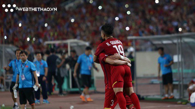 Tin bóng đá Việt Nam chiều 4/1: Công Phượng đắt giá hơn “Messi Thái Lan”, tuyển Việt Nam đặt chân đến UAE