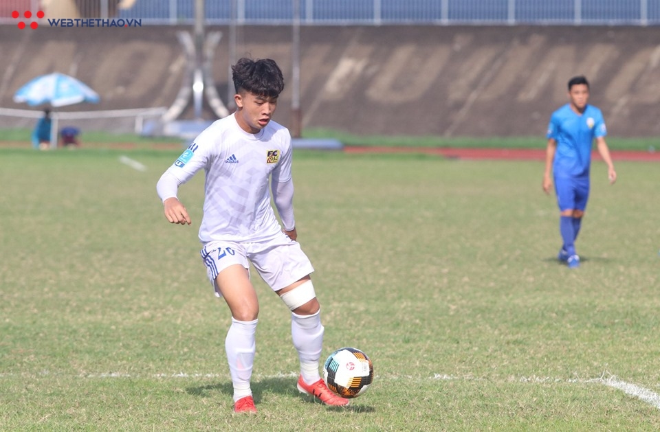Hot boy U23 Việt Nam tỏa sáng trước giờ lên tuyển