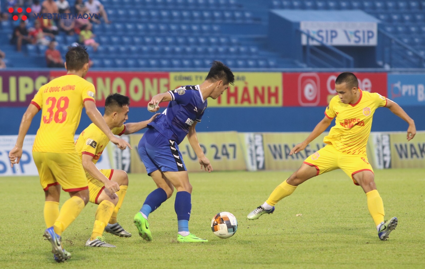 Trước giờ lên tuyển U23, Tiến Linh không thể giúp Bình Dương thắng Nam Định