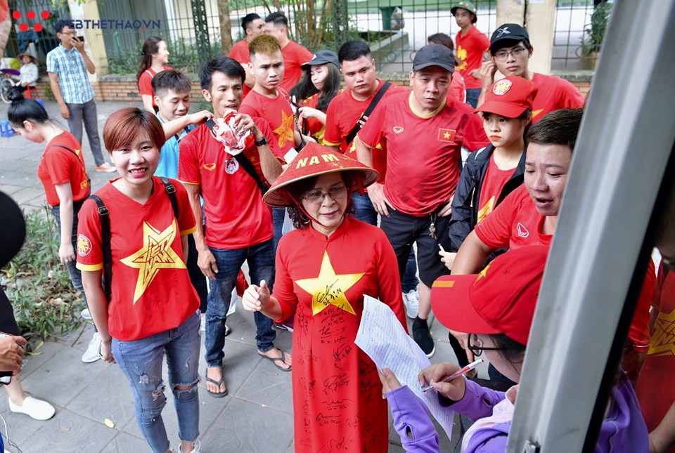 Bóng hồng phủ sóng Phú Thọ trước giờ xuất trận của U23 Việt Nam