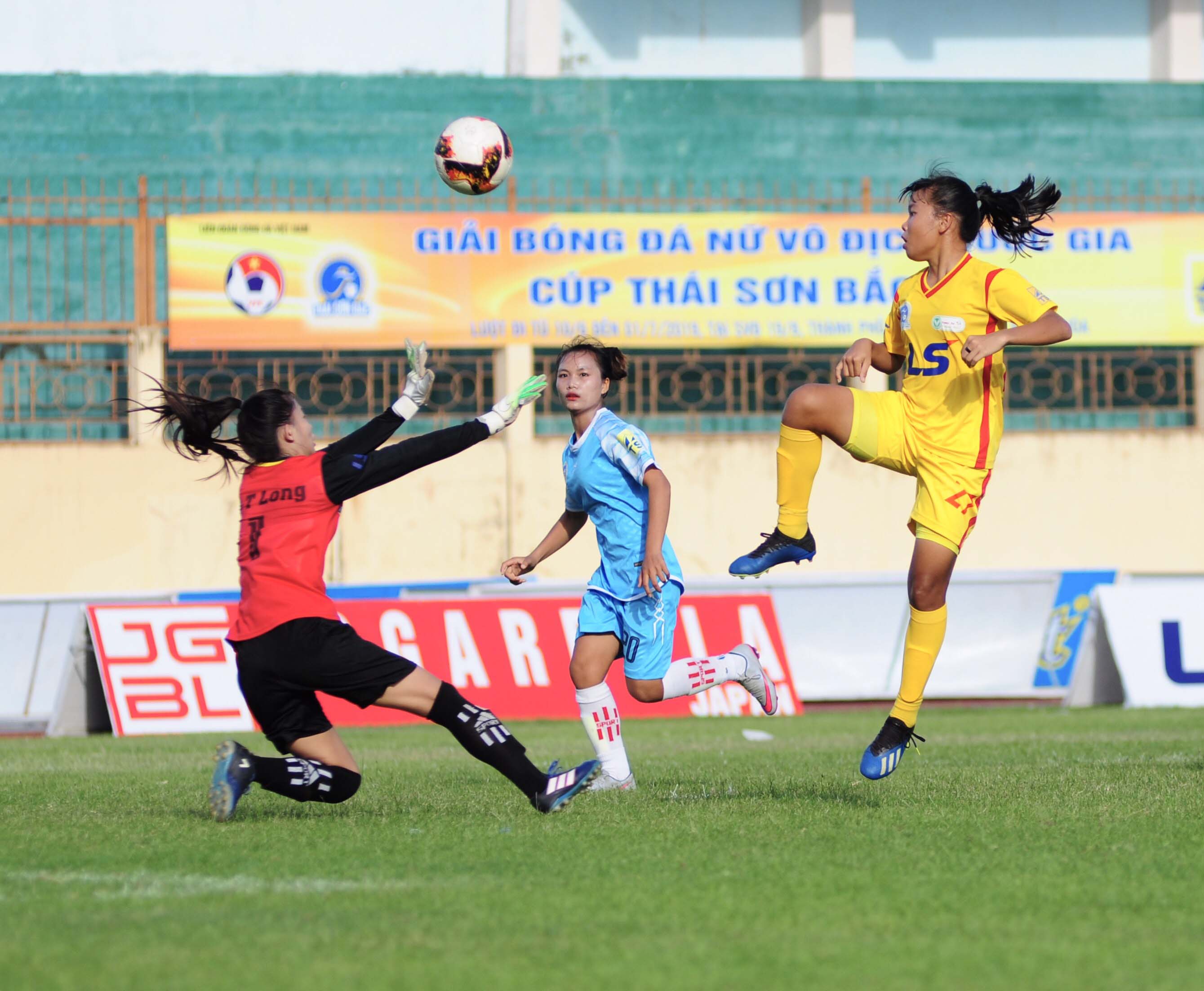 Chuyện bóng đá nữ ở Sơn La: Nỗi ám ảnh cầu thủ bỏ đội đi lấy chồng, làm công nhân