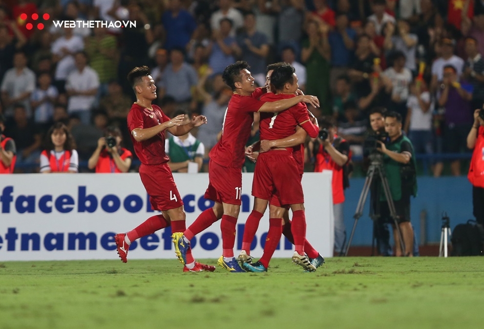 Nhìn người Thái thất bại, bóng đá Việt Nam không kém phần âu lo?