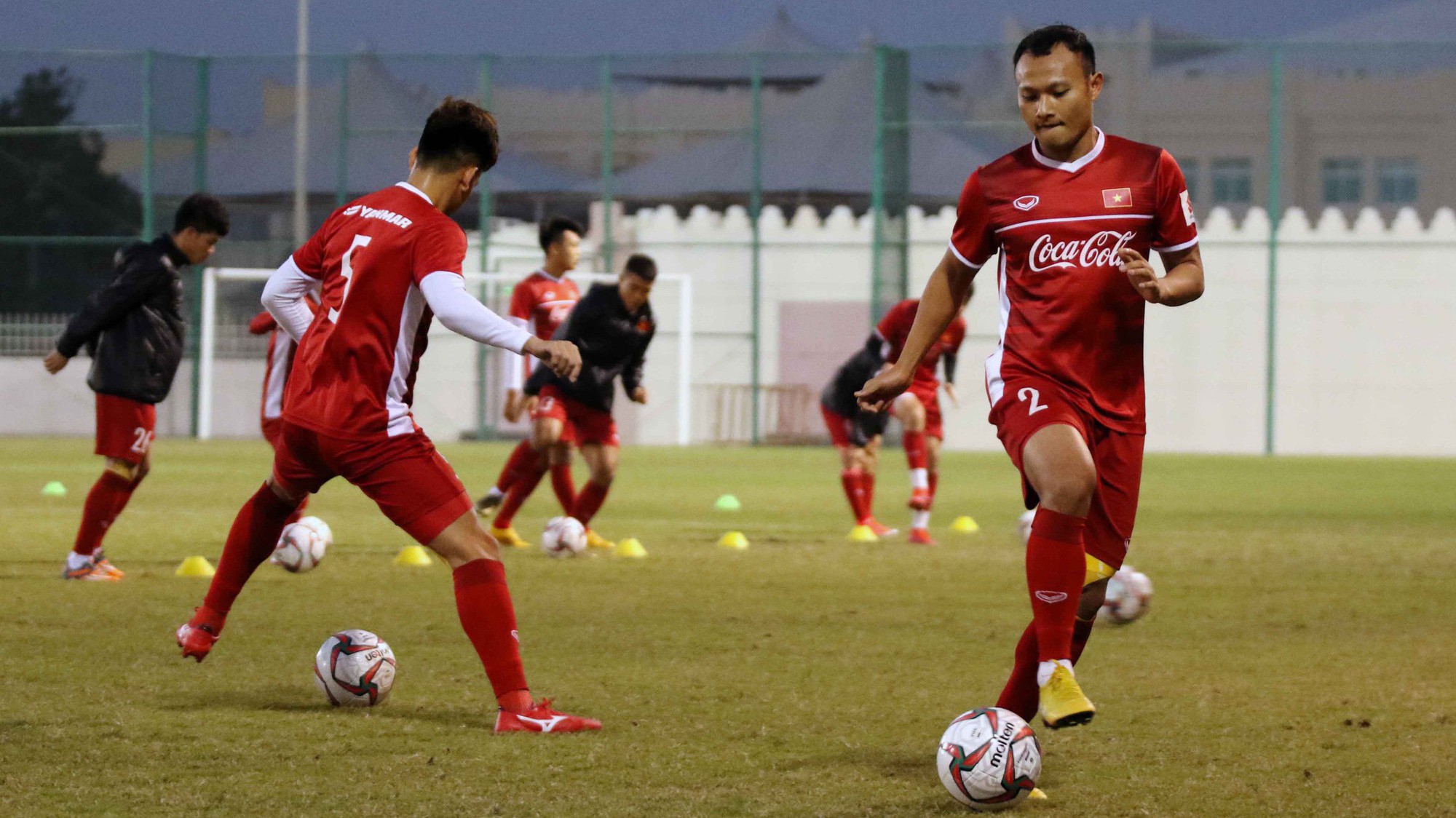 Tin bóng đá Việt Nam chiều 13/1: VN đổi khách sạn trước trận “chung kết” gặp Yemen