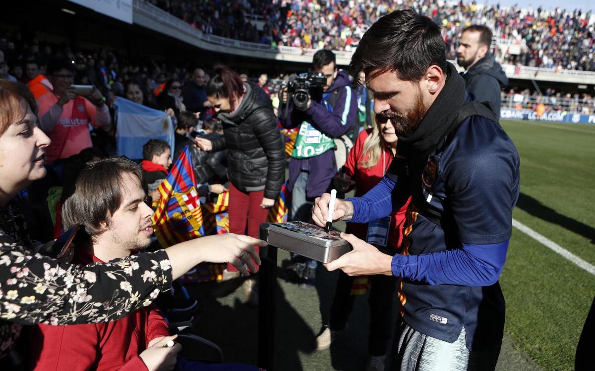 Messi tiếp tục khiến CĐV phát cuồng với pha ghi bàn ngoài hành tinh trên sân tập
