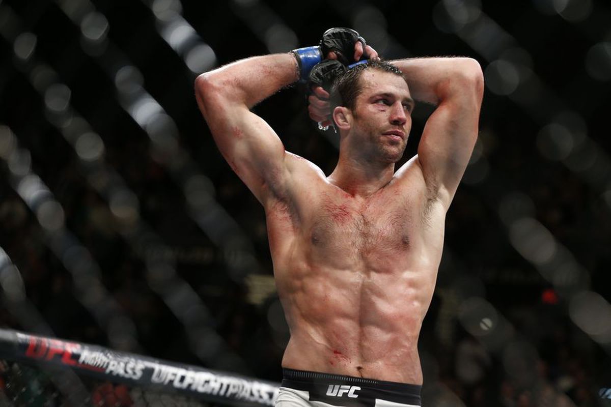 Luke Rockhold chính thức thách đấu công chúa Jon Jones