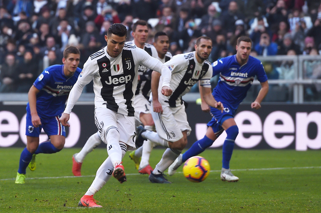 Vua giành cúp Cristiano Ronaldo và kỷ lục ghi bàn kinh ngạc khi Juventus đụng độ Milan