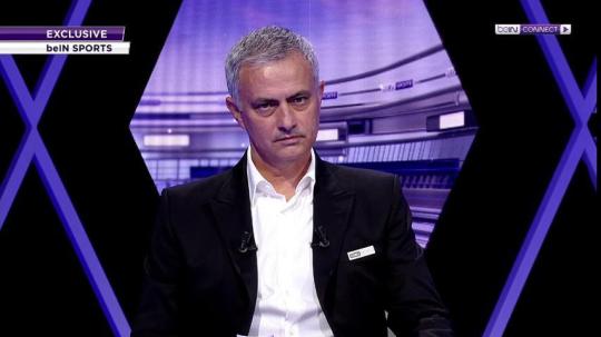 Hết đá xéo BLĐ, Mourinho lại tiết lộ một cầu thủ MU cầu xin để không bị chỉ trích công khai