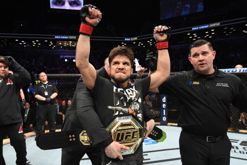 Henry Cejudo hạ knock out TJ Dillashaw và phản ứng của CĐM