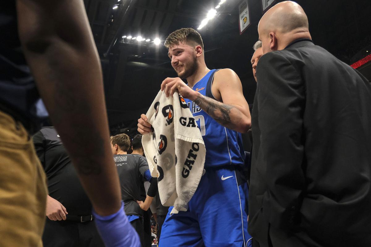 Sau lần đầu bị đuổi khỏi sân ở NBA, Luka Doncic nghĩ bản thân nên tập thêm kỹ năng đá bóng