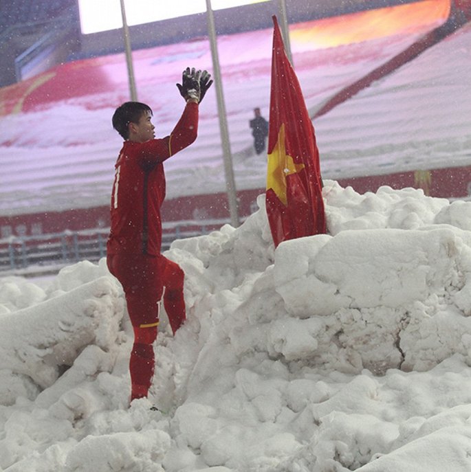 Hình ảnh Duy Mạnh và lá cờ Việt Nam trong cơn mưa tuyết tại Thường Châu liệu có được lặp lại tại Asian Cup 2019