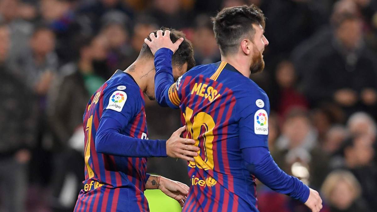 Coutinho tri ân Messi sau hành động nhường penalty ở trận thắng Sevilla