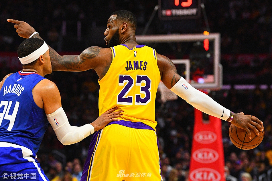 Ngày trở lại của LeBron James, LA Lakers chật vật chiến thắng trong hiệp phụ