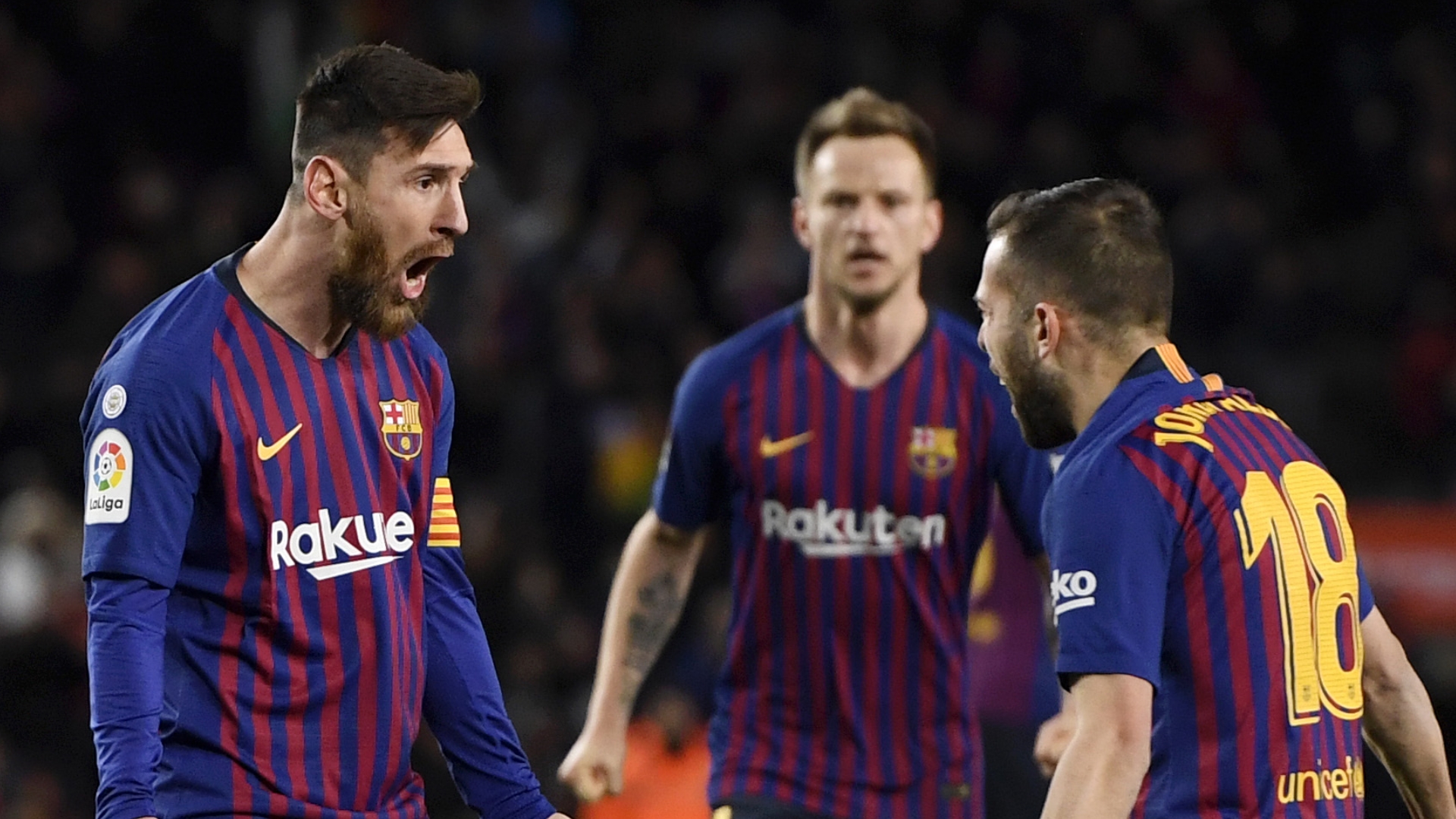 Khó tin: Messi xé toang hàng thủ đối phương ngay cả khi... đứng yên