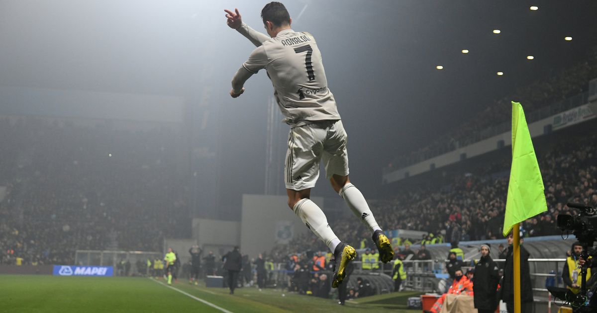 Nã đại bác bằng đầu hạ Sassuolo, Ronaldo nối dài kỷ lục ghi bàn không tưởng