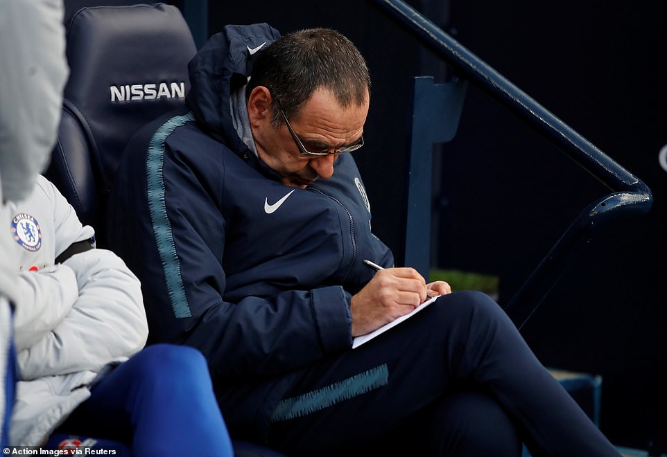 HLV Sarri thừa nhận nguy cơ bị sa thải sau khi Chelsea thua tan nát Man City