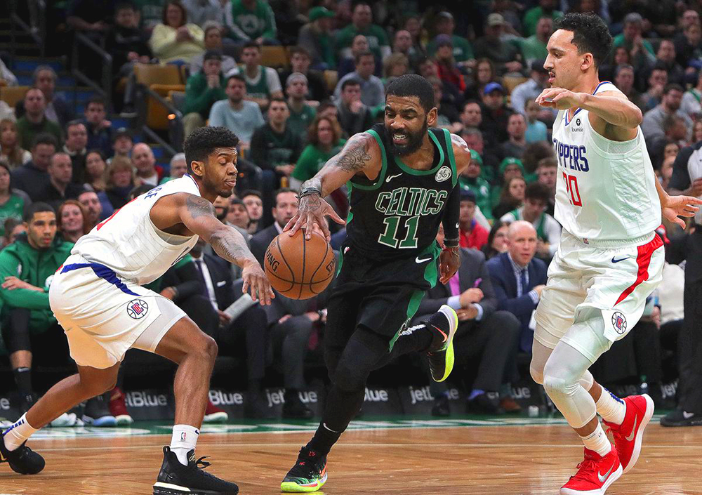 Kyrie Irving chấn thương đầu gối khiến fan Boston Celtics hú hồn