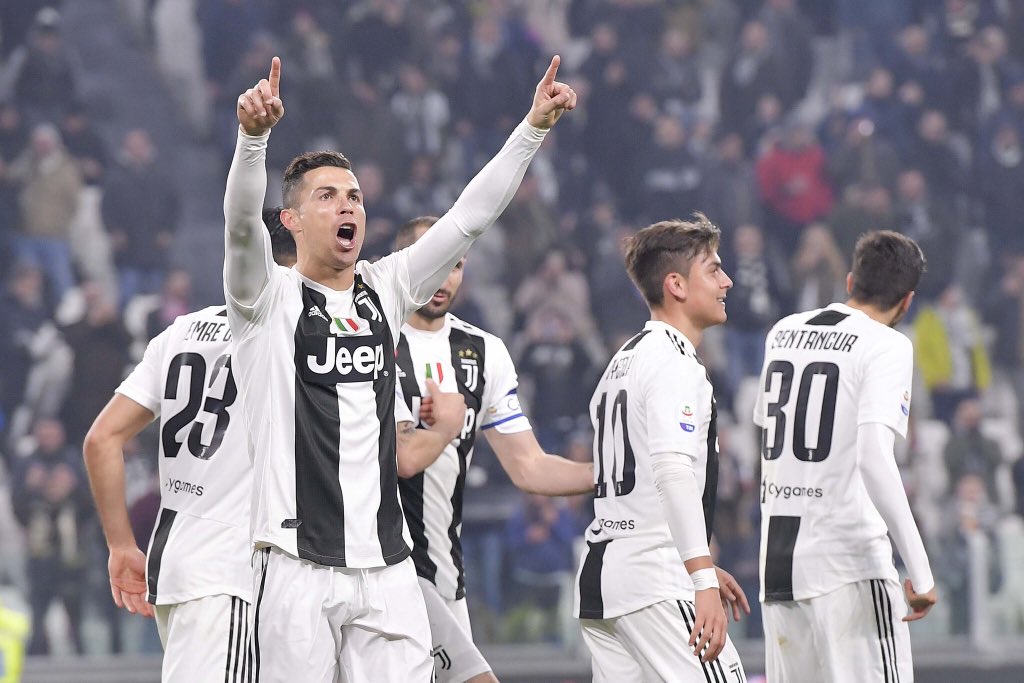Ronaldo tiếp tục công phá kỷ lục lịch sử của Juventus và cùng Messi thống trị trời Âu