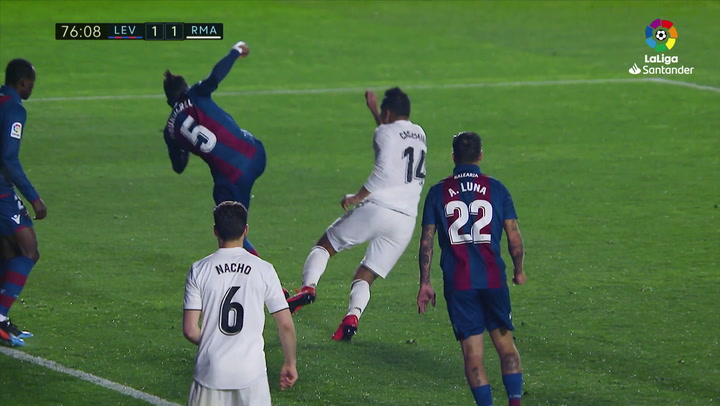 VAR, Benzema, Bale trở thành nhân vật chính và những điểm nhấn ở trận Levante vs Real Madrid