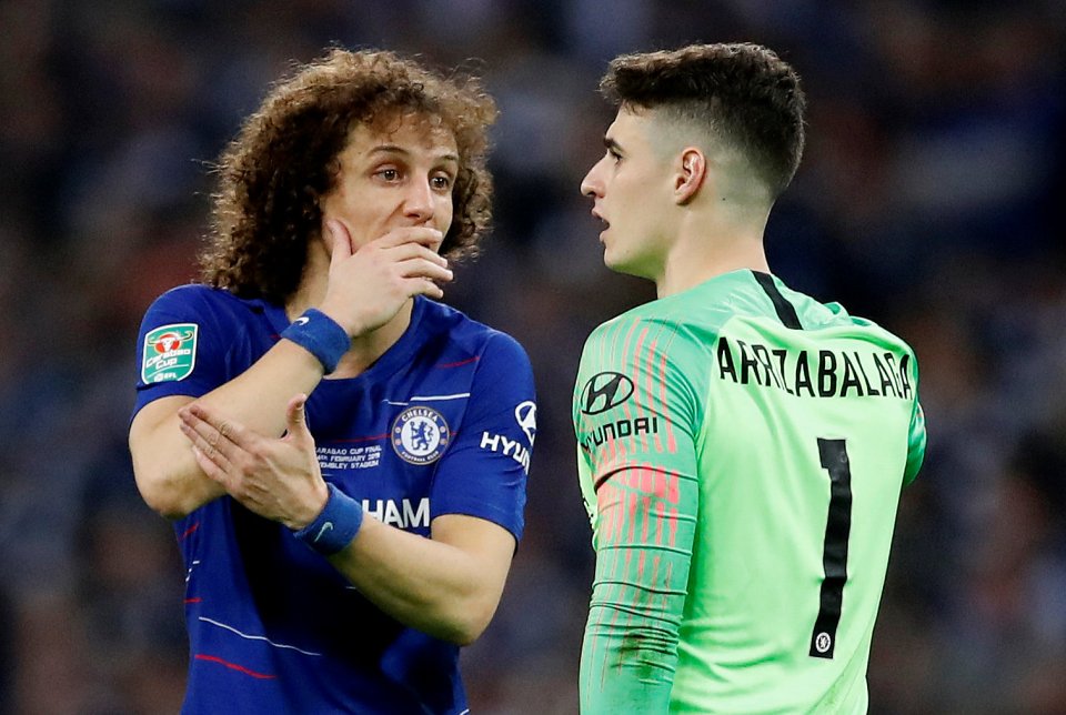 Phòng thay đồ của Chelsea bị chia rẽ vì vụ Kepa chống đối Sarri