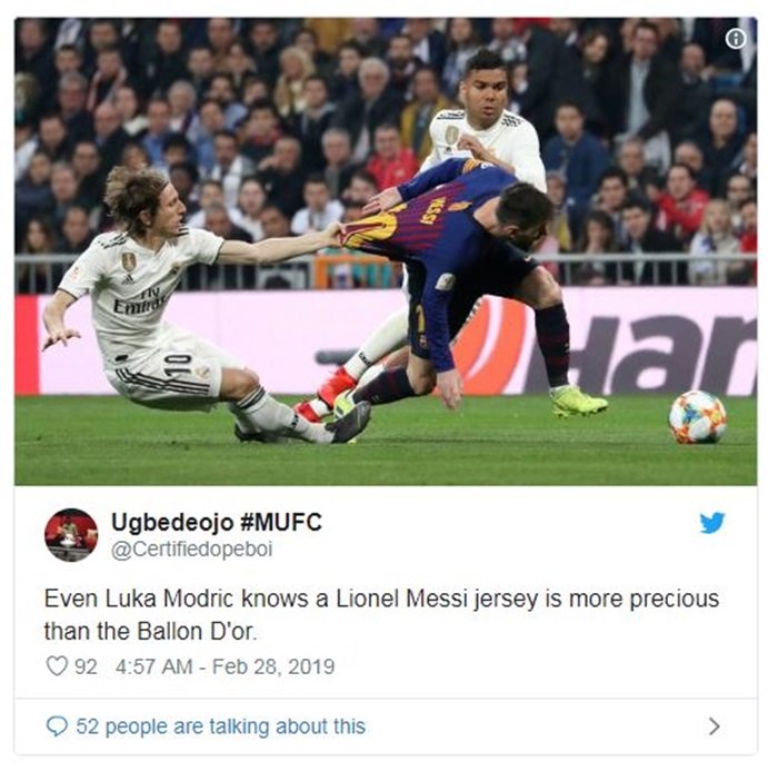 Modric bị troll sấp mặt vì hành vi thô thiển với Messi ở Siêu kinh điển