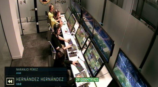 Sự thật khó tin ở trận gặp Real Madrid khi phòng công nghệ VAR... trống trơn