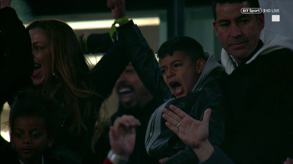 Bạn gái Ronaldo khóc nức nở sau cú hat-trick vào lưới Atletico ở Cúp C1