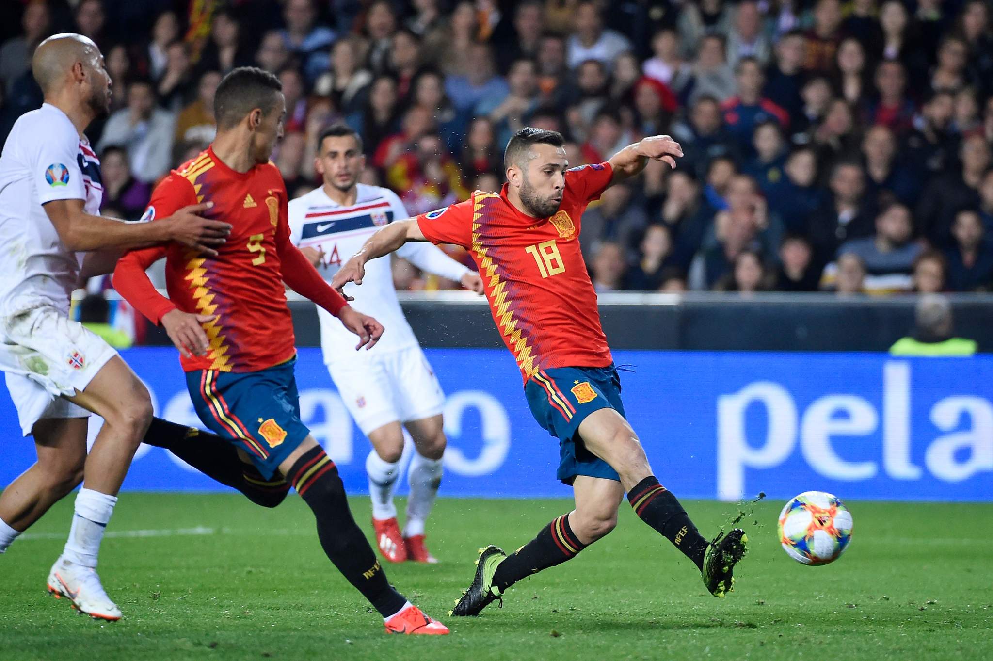 Ramos ghi bàn bằng Panelka và những điểm nhấn từ trận Tây Ban Nha vs Na Uy