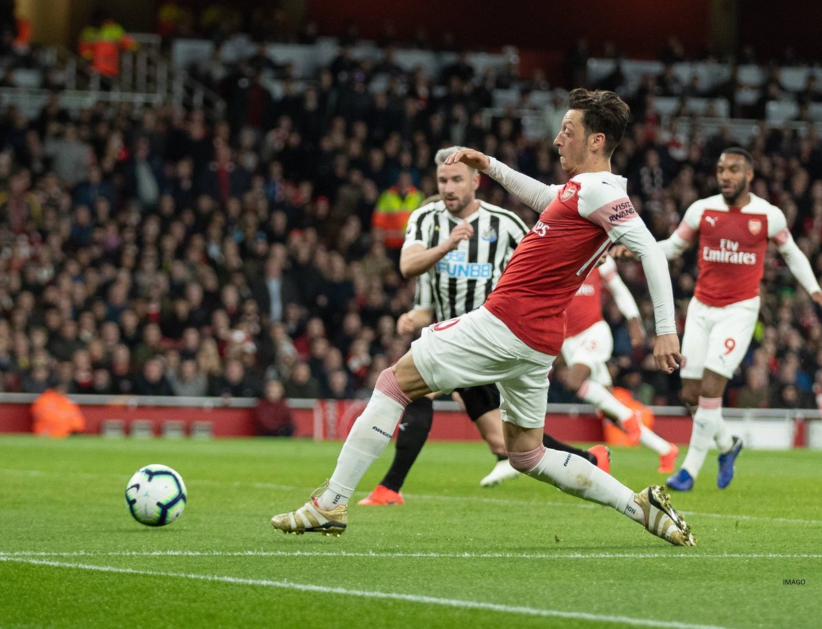 Arsenal đã tìm thấy Ozil đích thực cho mục tiêu top 4 Ngoại hạng Anh