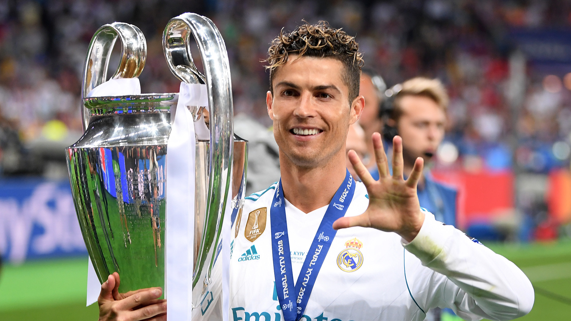Ronaldo nói gì về việc HLV Zidane trở lại cứu rỗi Real Madrid?