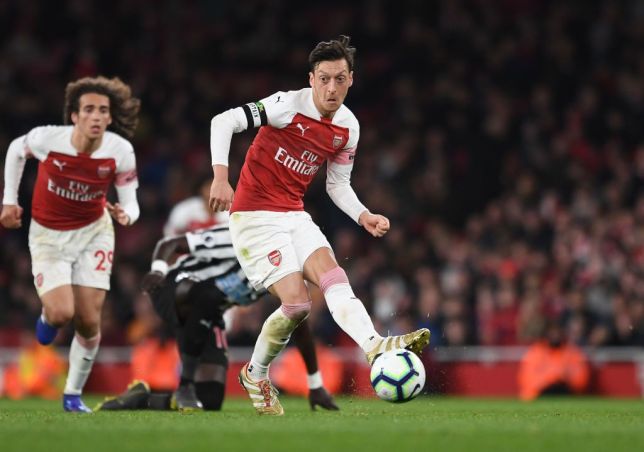 Thống kê khó tin chỉ ra Ozil giúp Arsenal cải thiện khâu... phòng ngự