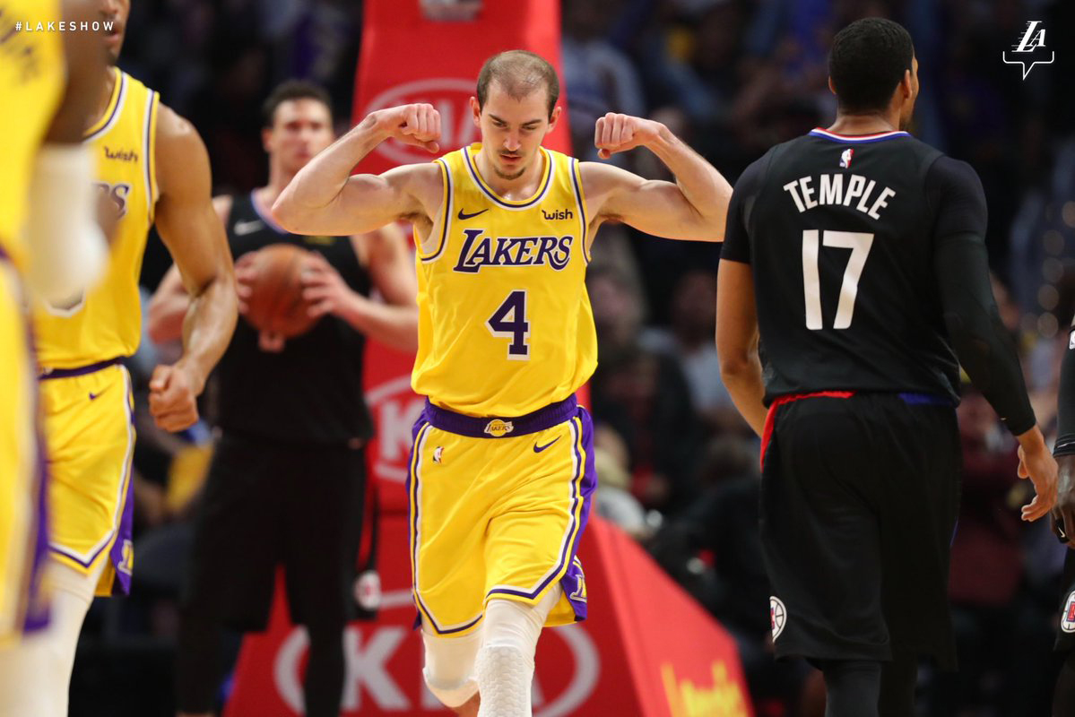 Cầu thủ vô danh của Lakers gây sốc cho cả LA Clippers lẫn LeBron James trong ngày thăng hoa tột độ