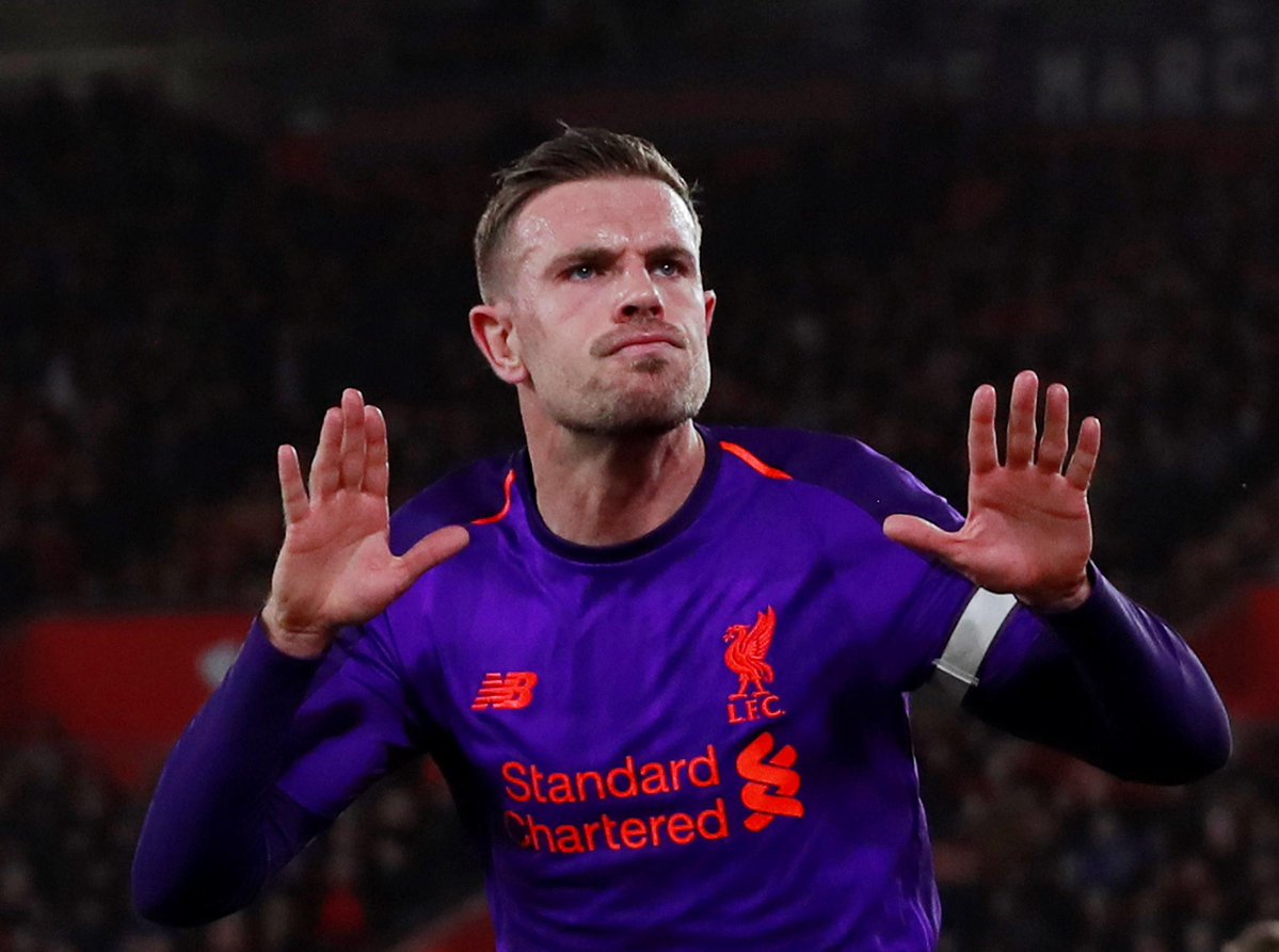 Henderson nói gì với Klopp để thay đổi chiến thuật khi Liverpool thắng Southampton?