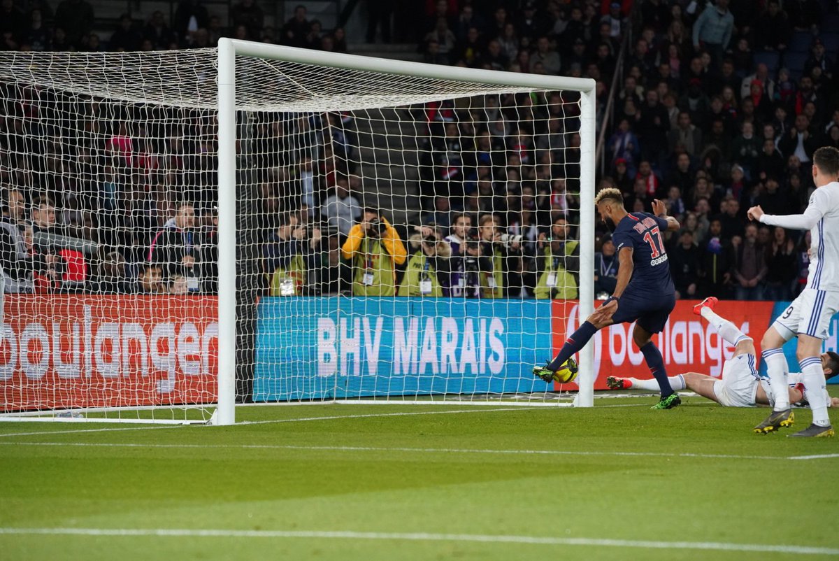 Sao PSG “bỏ lỡ bàn thắng thế kỷ” trong ngày ăn mừng hụt chức vô địch Ligue 1