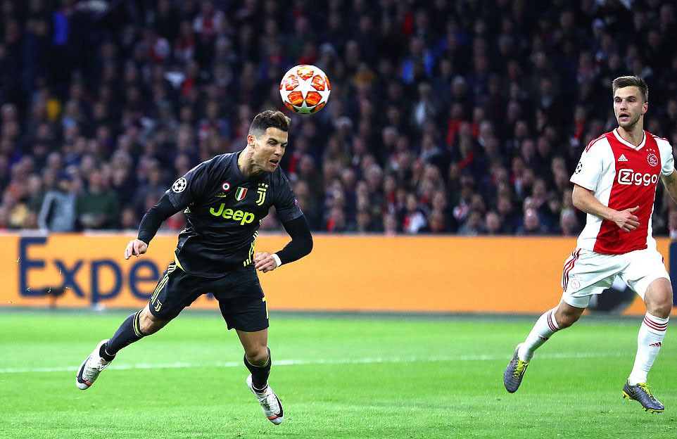 Ronaldo lập kỷ lục ngày trở lại và những điểm nhấn ở trận Ajax vs Juventus