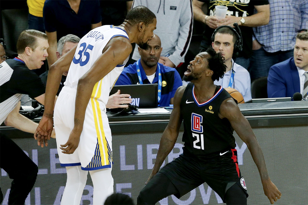 Chấp Patrick Beverley trash talk, Stephen Curry chẳng thèm đoái hoài