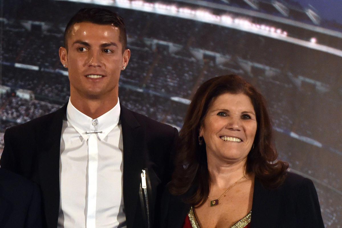 Hé lộ lời tâm sự nghẹn ngào của Ronaldo với mẹ sau thất bại cay đắng trước Ajax