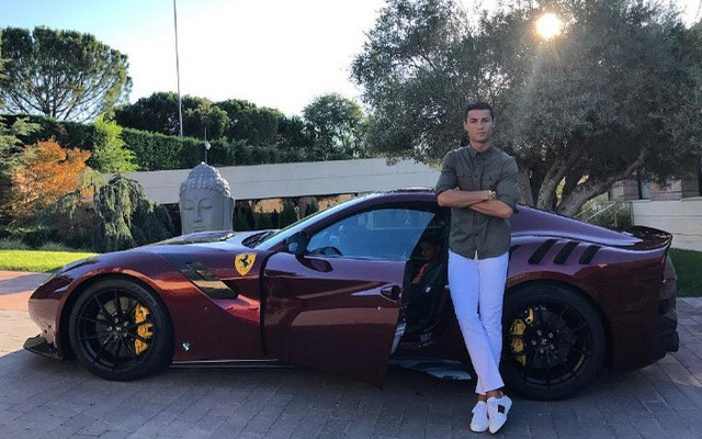 Choáng ngợp với bộ sưu tập xe khổng lồ của Cristiano Ronaldo
