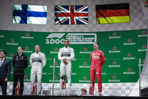Lewis Hamilton: Vettel và Leclerc chưa khai thác hết tiềm năng của Ferrari