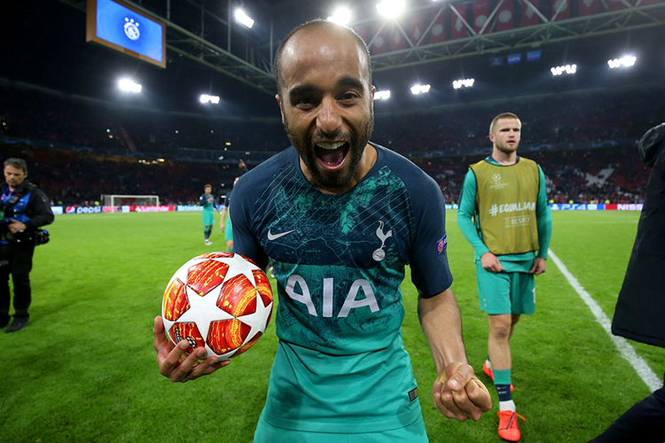 Hé lộ cảnh dàn sao Tottenham ăn mừng điên cuồng sau cú lội ngược dòng trước Ajax