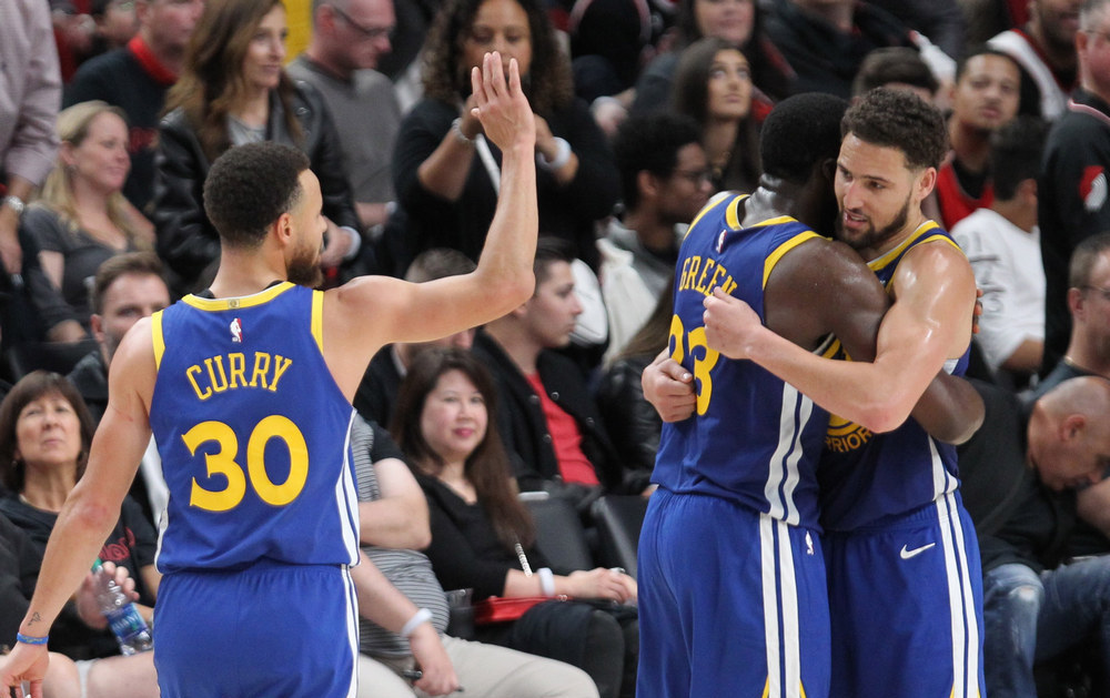 Cùng đưa Warriors trở lại Finals, Stephen Curry và Draymond Green tiện thể đi vào lịch sử NBA Playoffs