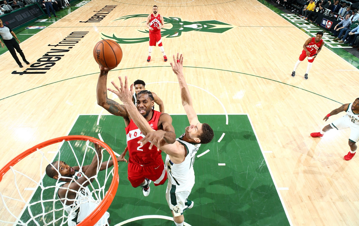 Xạ thủ dự bị ném như Curry nhập, Raptors chạm một tay vào tấm vé NBA Finals 2019