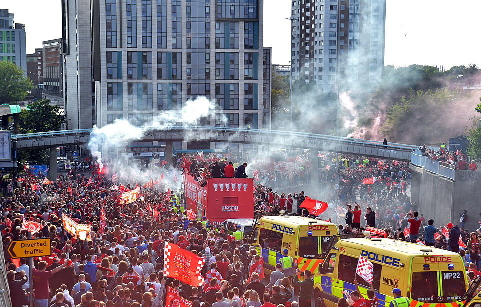 Toàn cảnh lễ ăn mừng hoành tráng của Liverpool sau chiến tích vô địch Champions League 2018/19