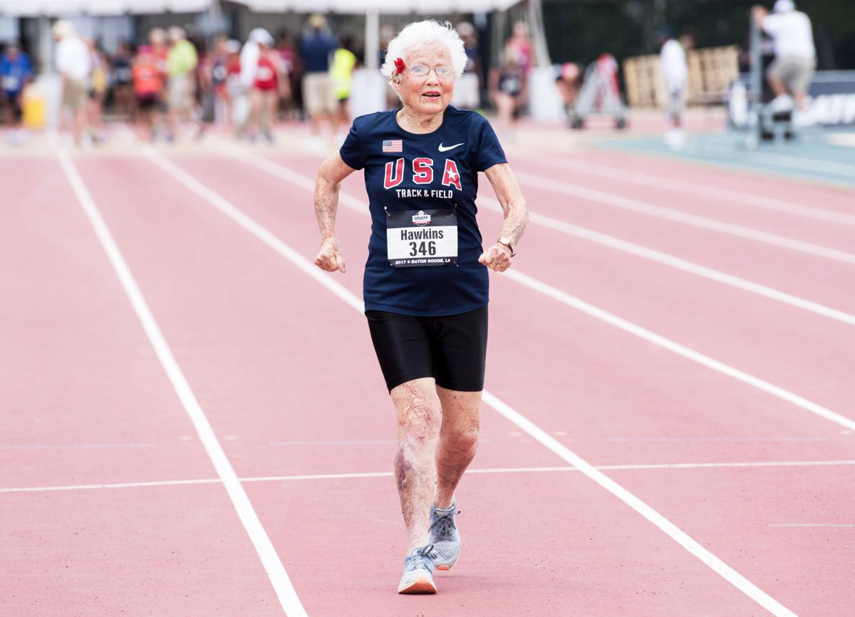 Cụ bà 100 tuổi mới tập chạy, lập hàng loạt kỷ lục khi đã 103 tuổi