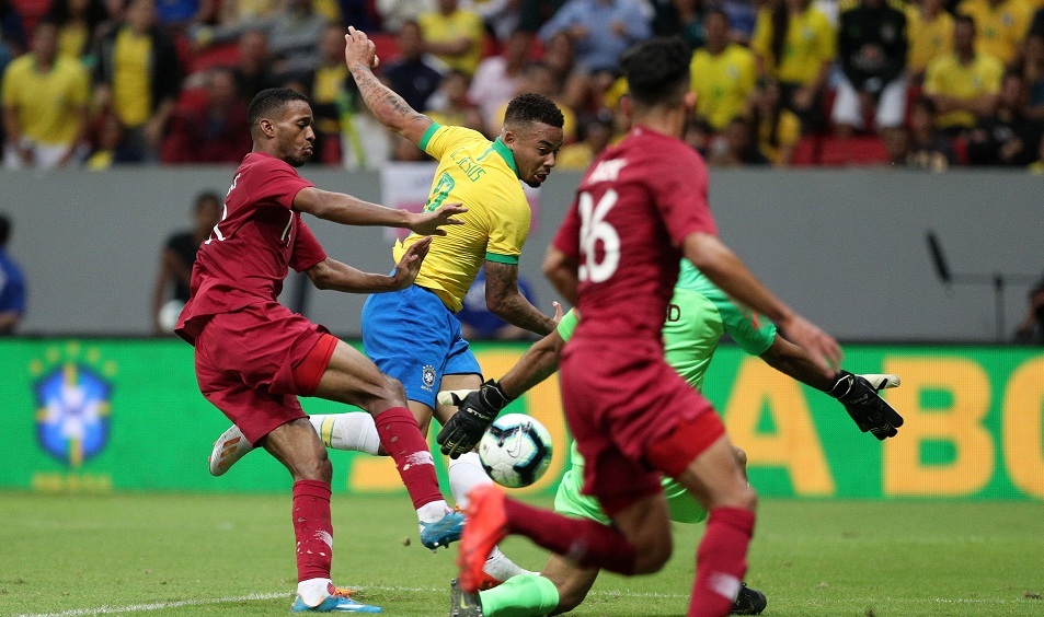 HLV Tite bị chỉ trích vì quyết định thay người khiến Brazil mất điểm trước Venezuela