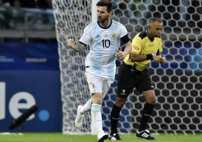 Messi ghi bàn thứ 68, thủ môn cản phạt đền và những điểm nhấn từ trận Argentina vs Paraguay