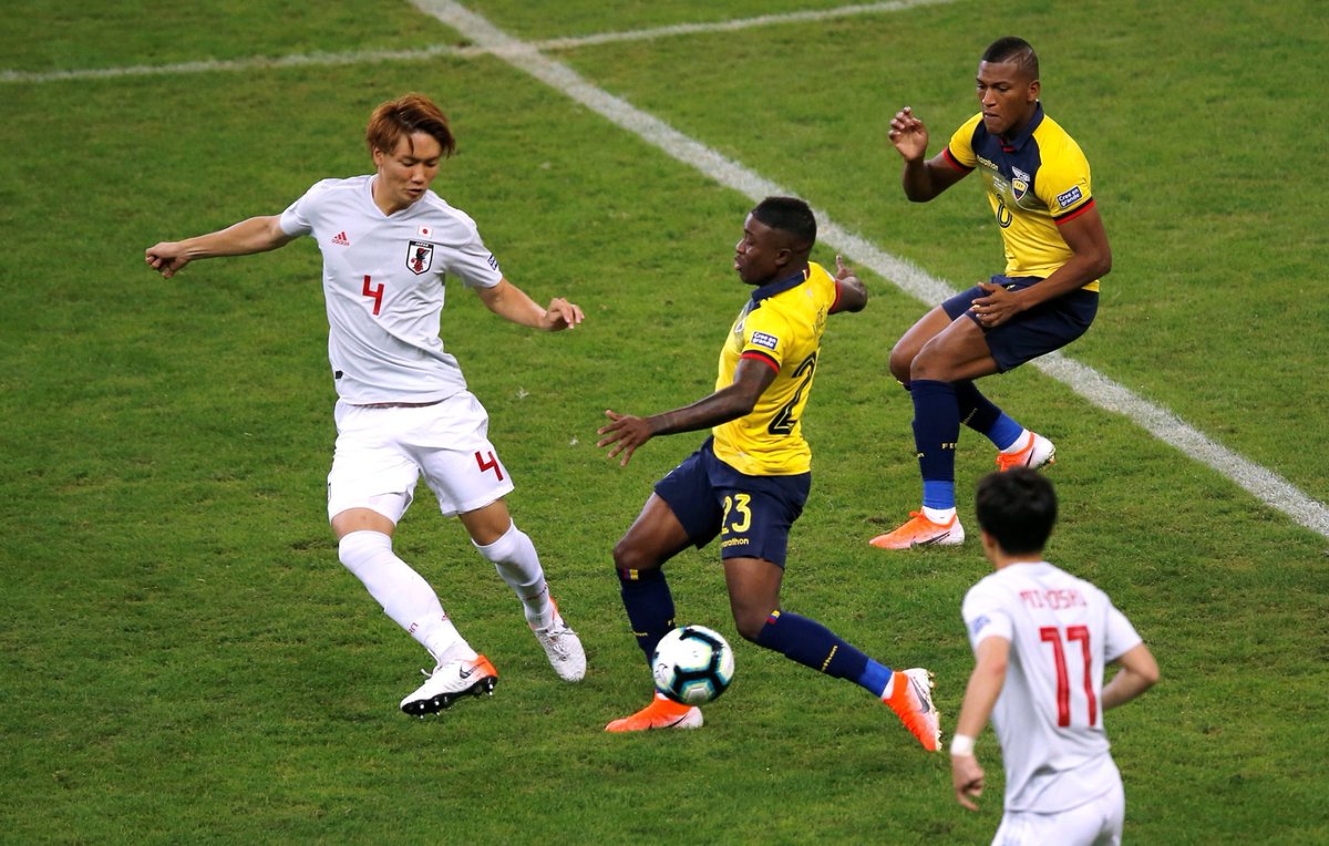 Dấu ấn Messi Nhật Bản, đôi công ngang sức và những điểm nhấn ở trận Ecuador vs Nhật Bản